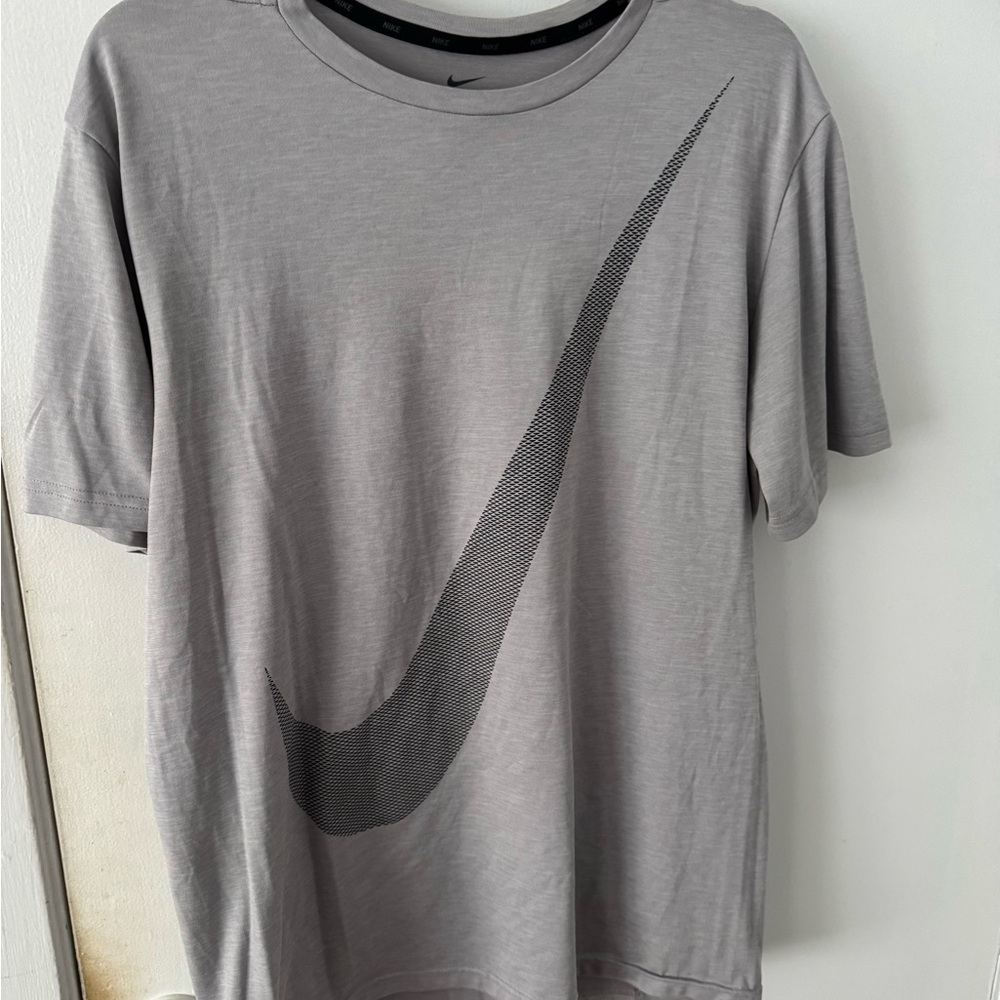 Nike Men's T-Shirt with Black Swoosh